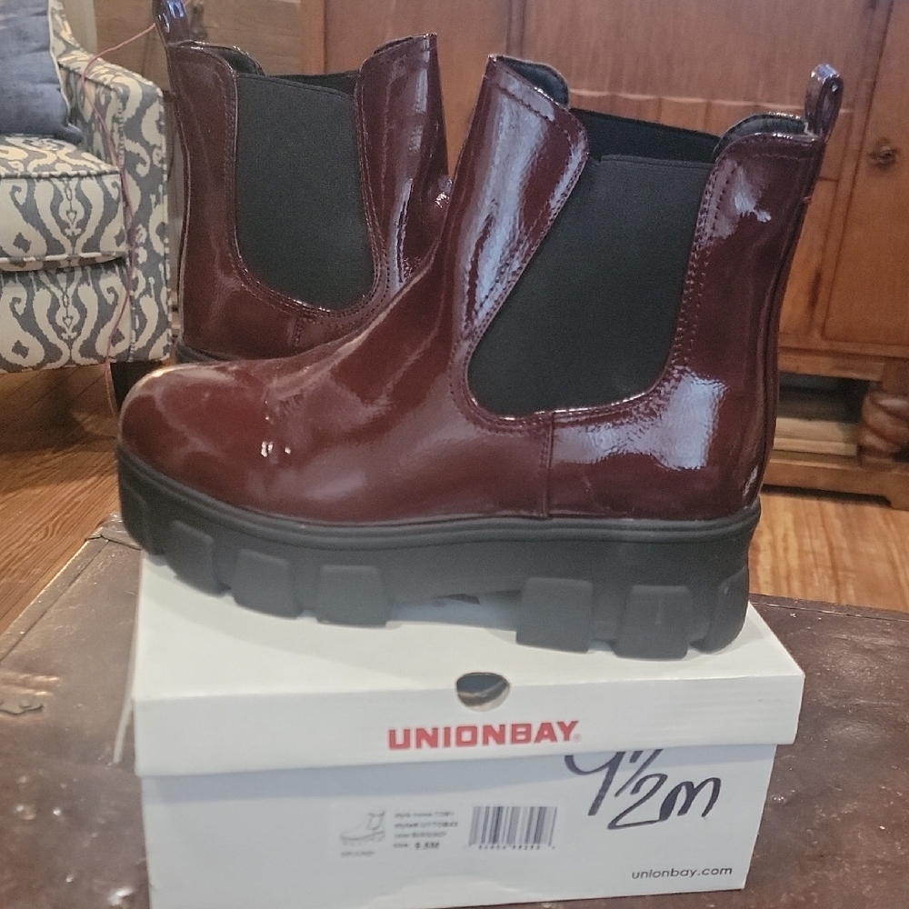 UNIONBAY Burgundy and Black Ankle Boots - Picture 1 of 6